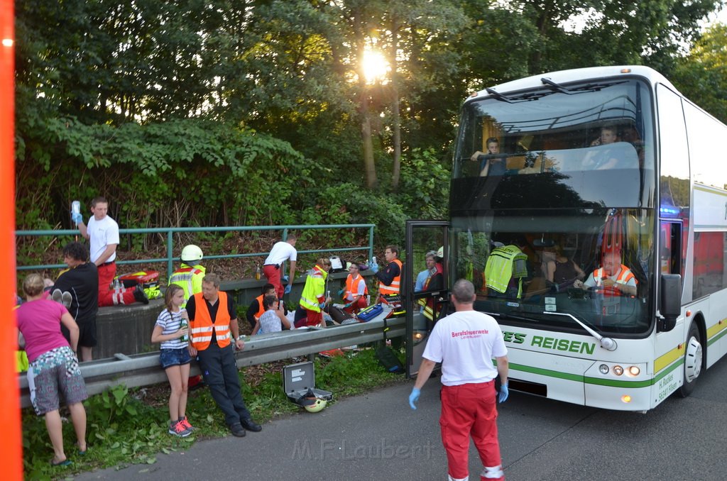 Einsatz BF Koeln Klimaanlage Reisebus defekt A 3 Rich Koeln hoehe Leverkusen P024.JPG